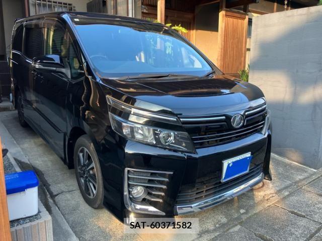 Toyota VOXY 2014-07 8355871-2