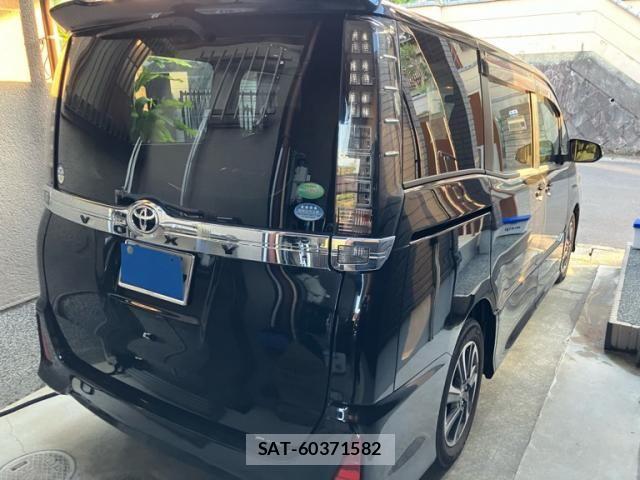 Toyota VOXY 2014-07 8355871-3
