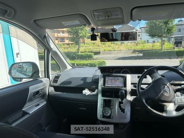 Toyota VOXY 2009-10 8355875-10