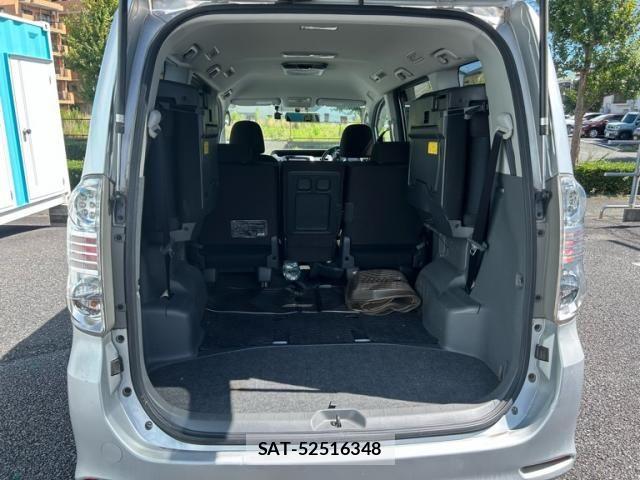 Toyota VOXY 2009-10 8355875-15