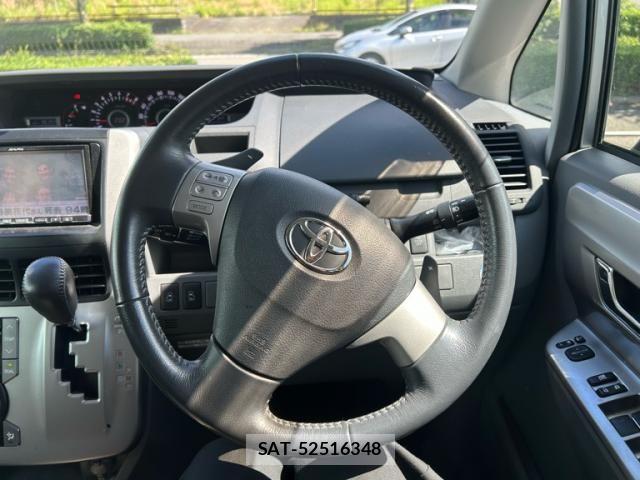 Toyota VOXY 2009-10 8355875-16