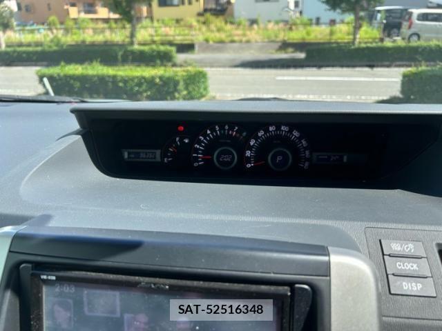 Toyota VOXY 2009-10 8355875-17