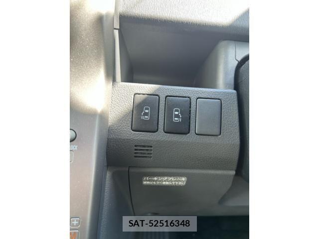 Toyota VOXY 2009-10 8355875-19