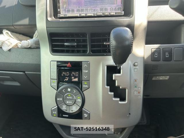 Toyota VOXY 2009-10 8355875-20