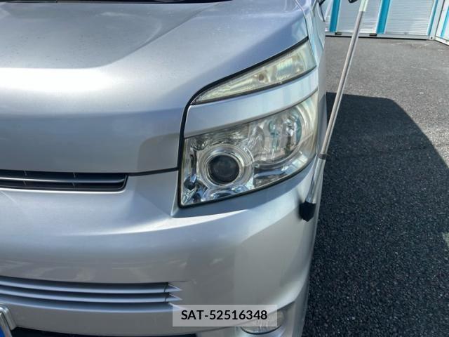 Toyota VOXY 2009-10 8355875-3