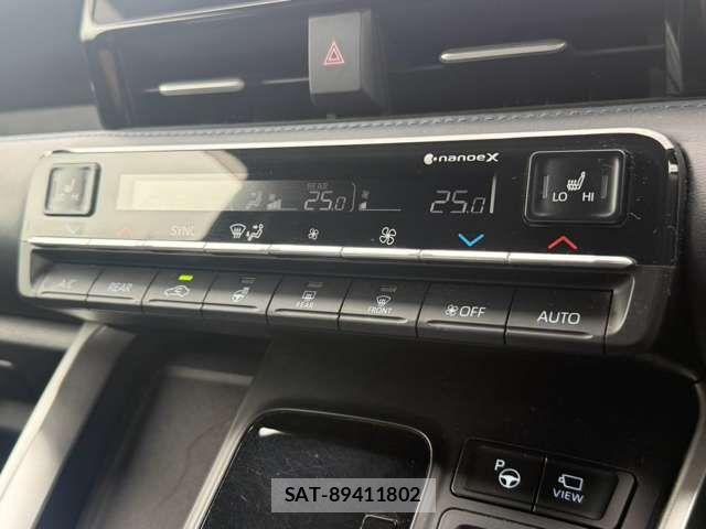 Toyota VOXY 2022-04 8355864-10