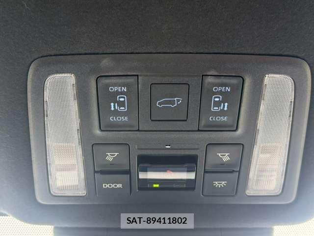 Toyota VOXY 2022-04 8355864-5