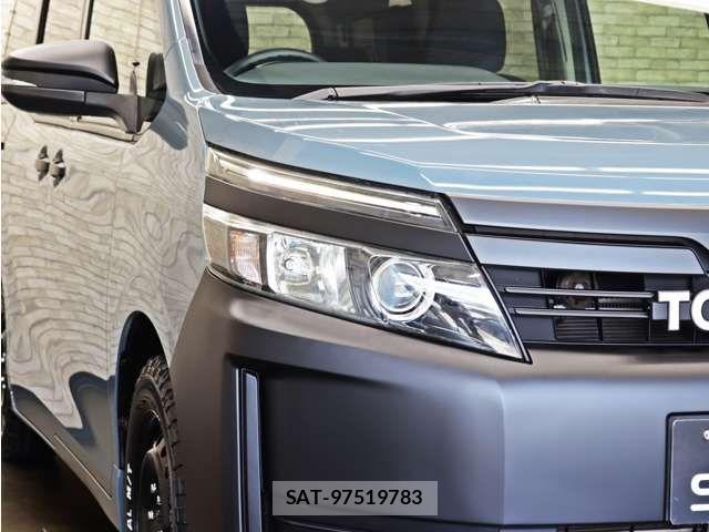 Toyota VOXY 2014-02 8353789-11