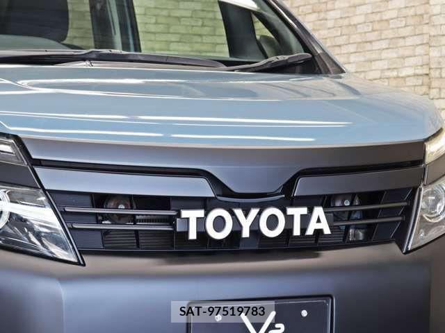 Toyota VOXY 2014-02 8353789-12