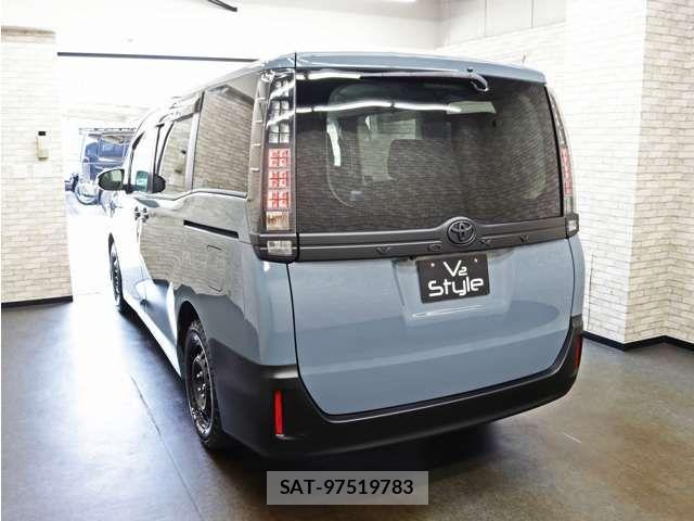 Toyota VOXY 2014-02 8353789-15