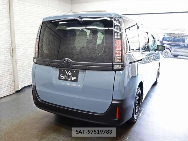 Toyota VOXY 2014-02 8353789-16