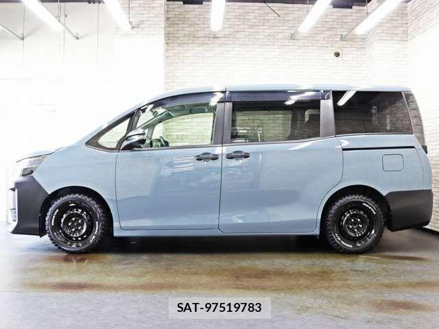 Toyota VOXY 2014-02 8353789-1