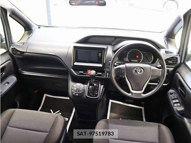 Toyota VOXY 2014-02 8353789-19