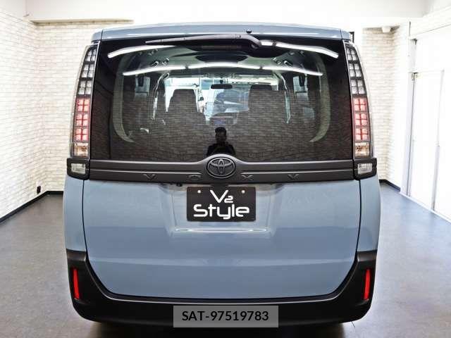 Toyota VOXY 2014-02 8353789-2