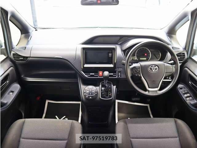 Toyota VOXY 2014-02 8353789-3