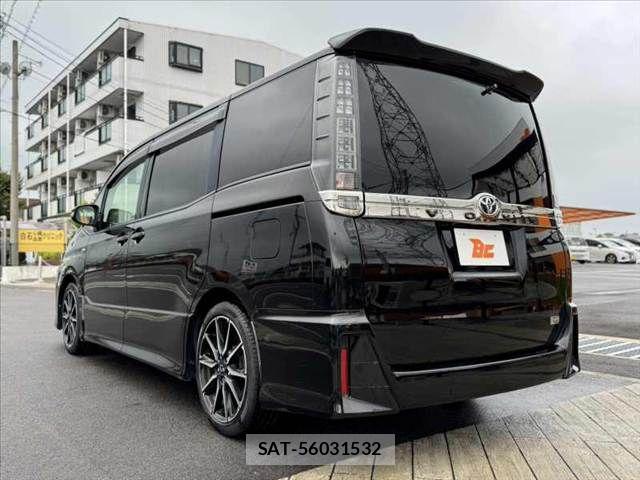 Toyota VOXY 2016-07 8355869-12