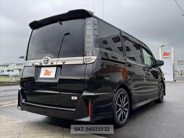 Toyota VOXY 2016-07 8355869-14