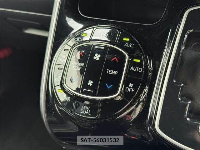 Toyota VOXY 2016-07 8355869-22