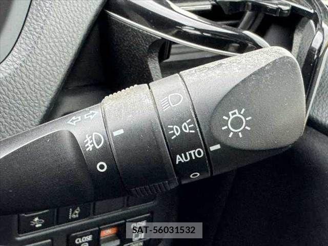 Toyota VOXY 2016-07 8355869-23
