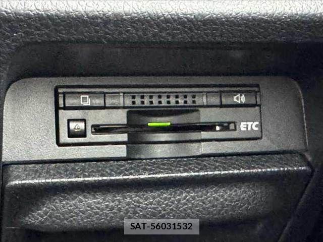 Toyota VOXY 2016-07 8355869-26