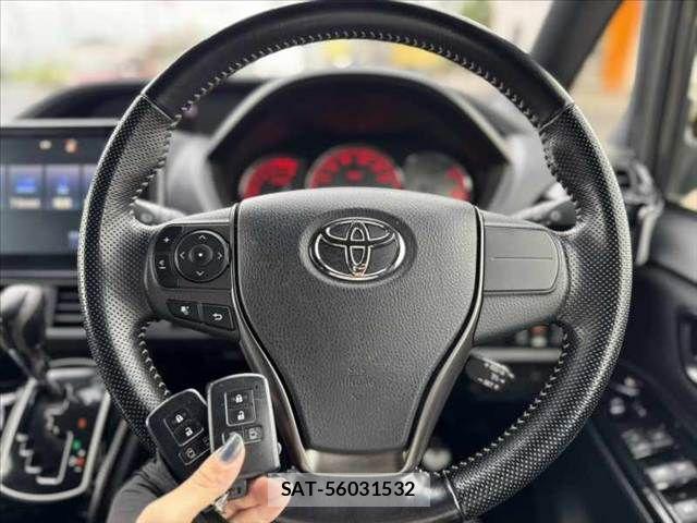 Toyota VOXY 2016-07 8355869-5