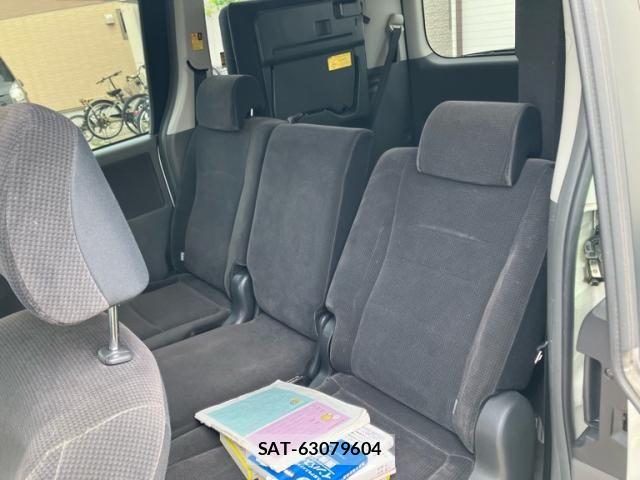 Toyota VOXY 2009-07 8369692-12