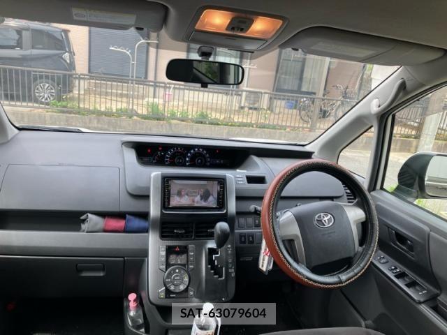 Toyota VOXY 2009-07 8369692-14