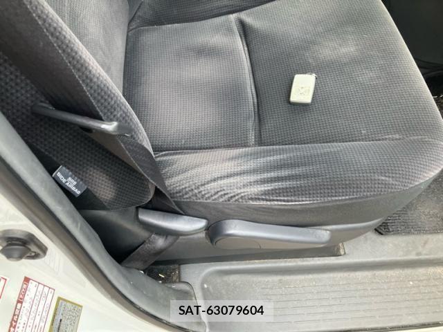 Toyota VOXY 2009-07 8369692-16