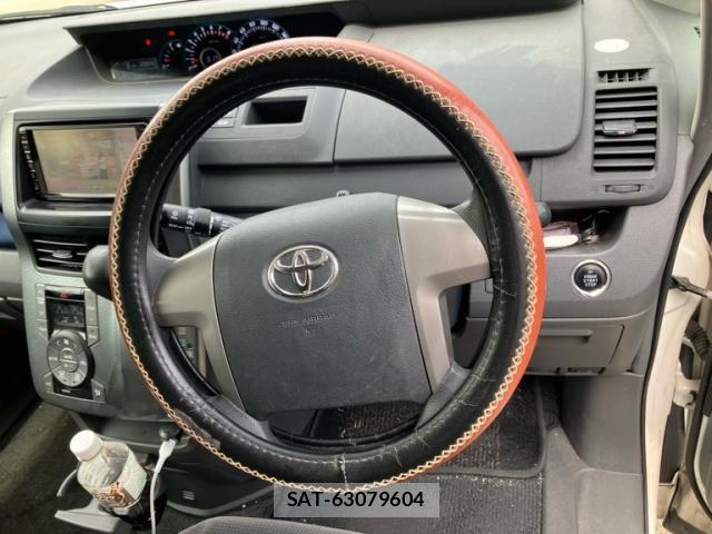 Toyota VOXY 2009-07 8369692-18