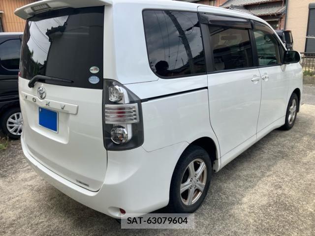 Toyota VOXY 2009-07 8369692-3