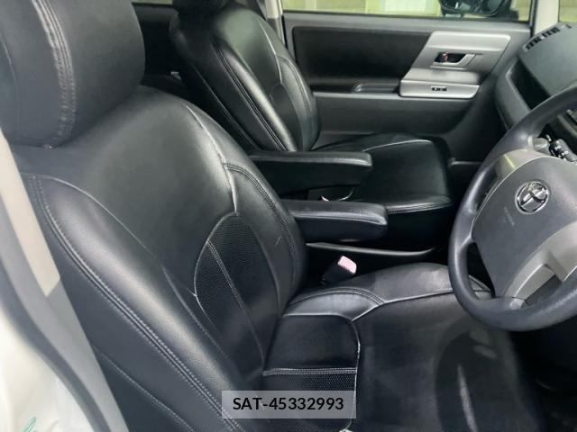 Toyota VOXY 2007-12 8369689-13