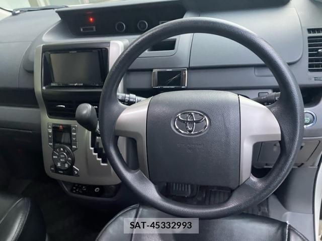 Toyota VOXY 2007-12 8369689-14