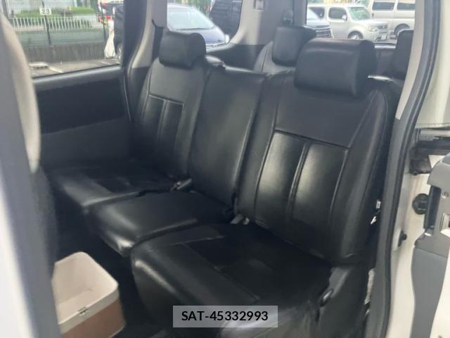 Toyota VOXY 2007-12 8369689-15