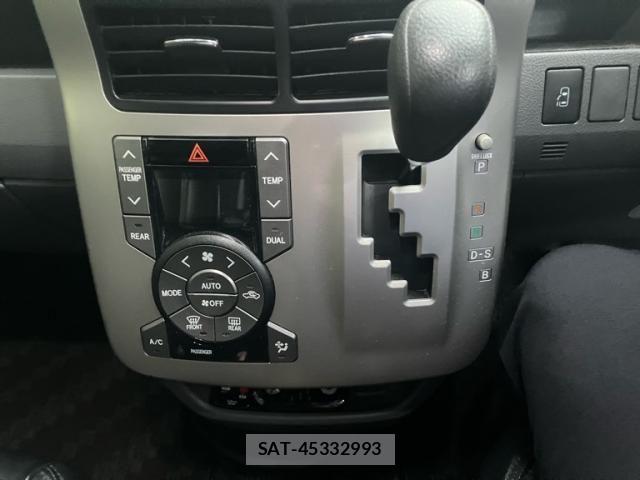 Toyota VOXY 2007-12 8369689-20