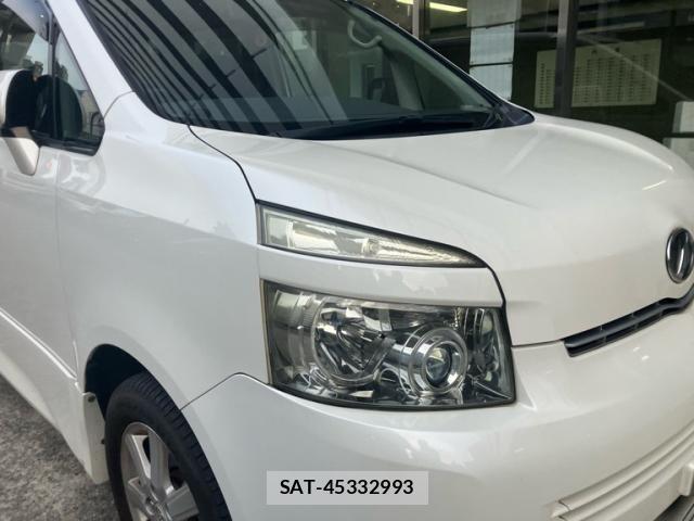Toyota VOXY 2007-12 8369689-2