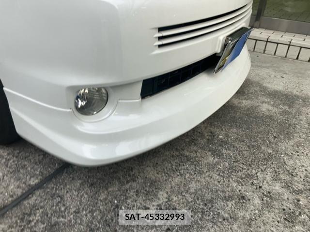 Toyota VOXY 2007-12 8369689-3