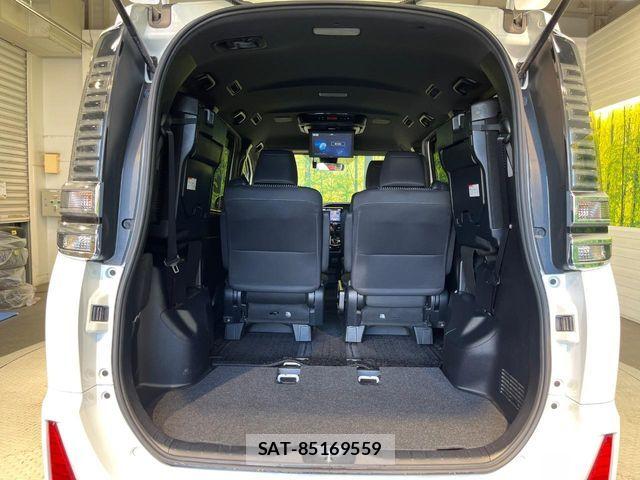 Toyota VOXY 2018-09 8369663-10