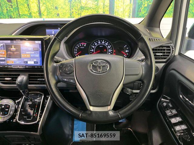 Toyota VOXY 2018-09 8369663-11