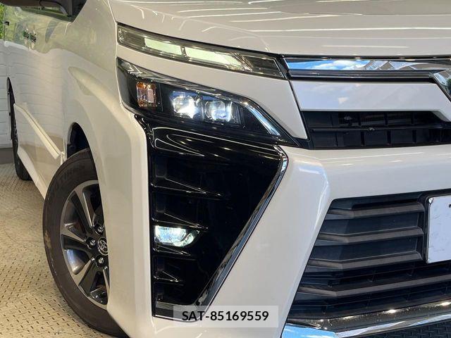 Toyota VOXY 2018-09 8369663-12