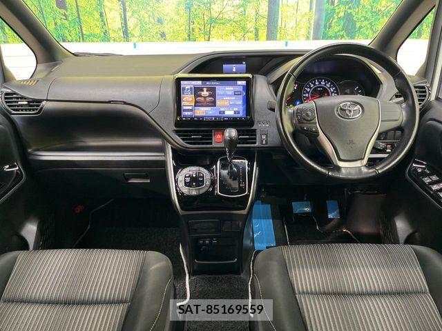 Toyota VOXY 2018-09 8369663-1