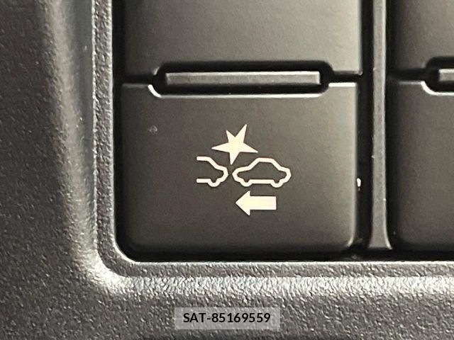 Toyota VOXY 2018-09 8369663-6