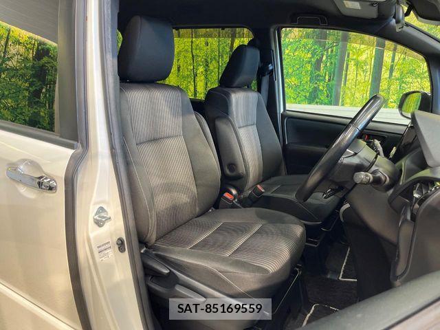 Toyota VOXY 2018-09 8369663-7