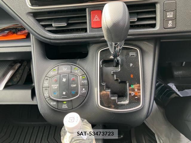 Toyota VOXY 2016-02 8369680-12
