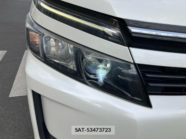 Toyota VOXY 2016-02 8369680-17