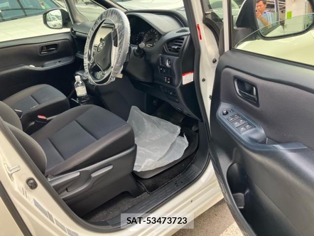 Toyota VOXY 2016-02 8369680-3