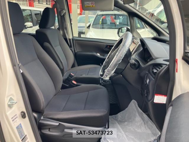 Toyota VOXY 2016-02 8369680-4