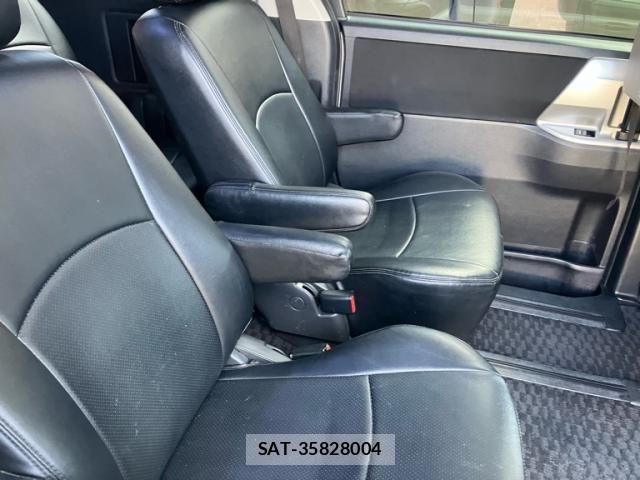 Toyota VOXY 2011-09 8369690-24