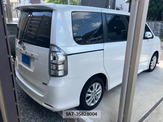 Toyota VOXY 2011-09 8369690-4