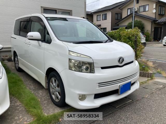 Toyota VOXY 2007-08 8369694-0