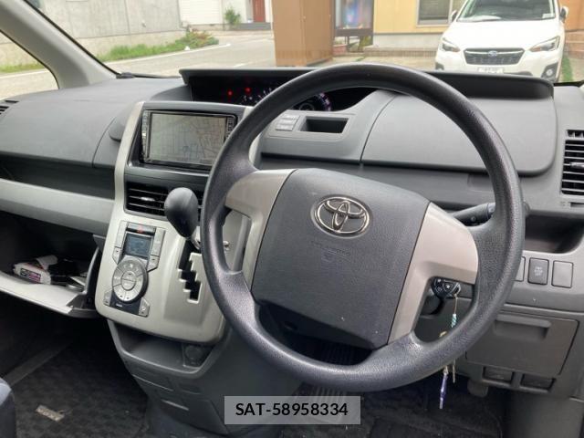 Toyota VOXY 2007-08 8369694-11